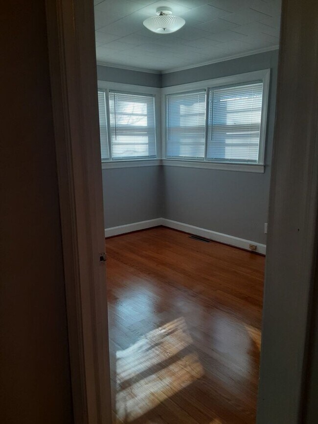 Foto del edificio - Charming 3 Bed, 1 Bath Brick Home – $1550/...