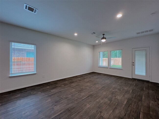 Foto del edificio - 14732 Hazel Br Dr