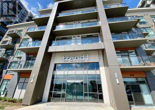 Building Photo - 450 Dundas St E