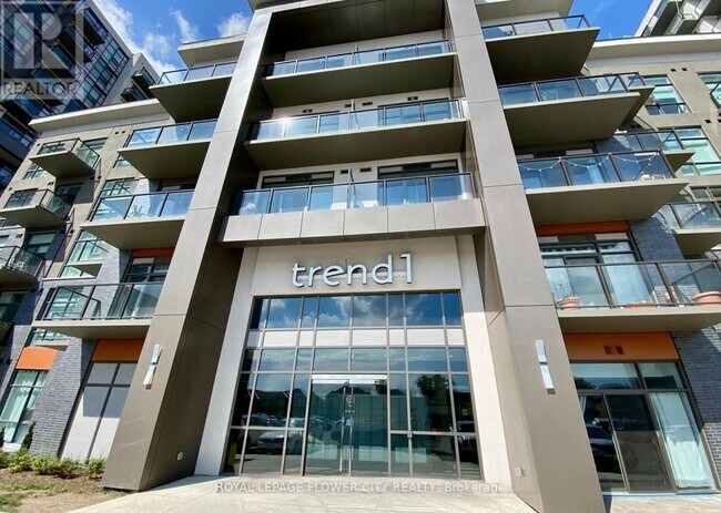 Photo du bâtiment - 450 Dundas St E