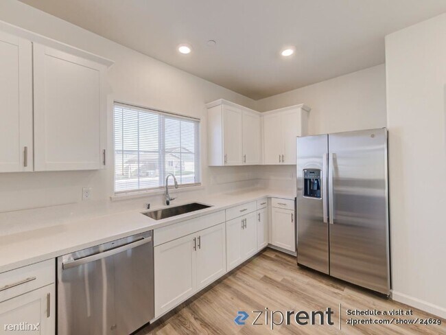 Foto del edificio - 4 br, 3 bath House - 986  South Kandarian ...