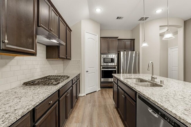 Foto del edificio - 24315 Devon Park Dr