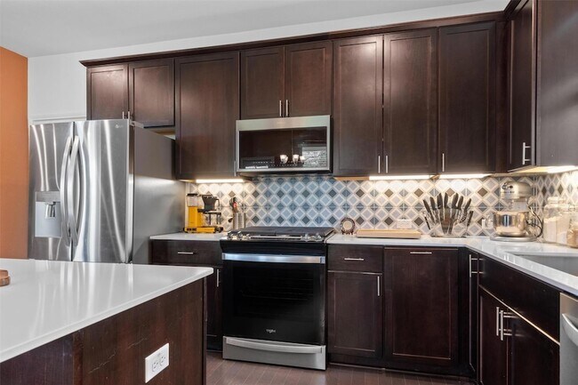 Foto del edificio - 6809 Ellsworth Walk