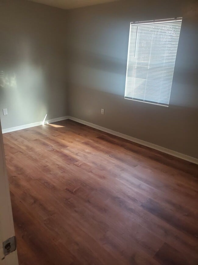 Building Photo - 725 W Casey Dr