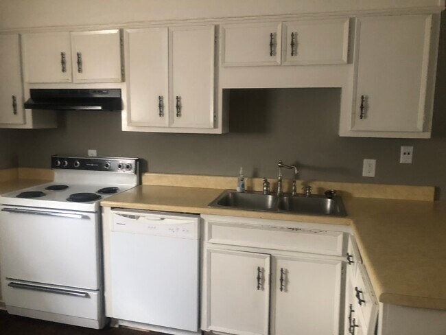 Foto del edificio - 633 3rd Ave NE