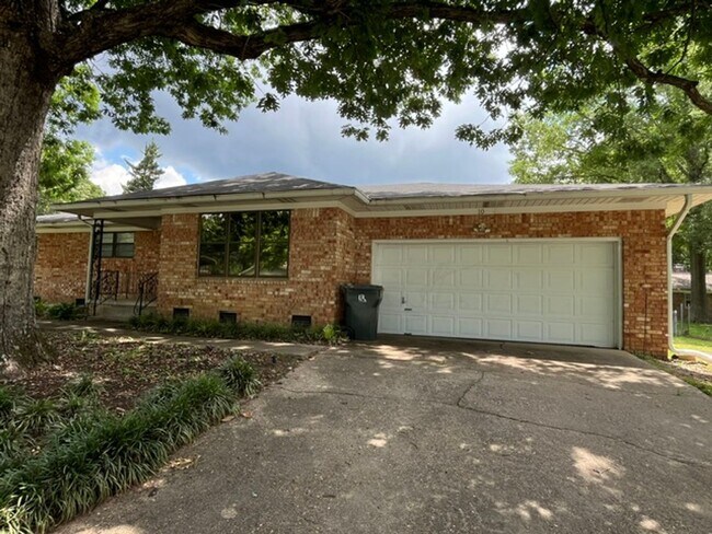 Foto del edificio - Very Nice 3 Bedroom 2 Bathroom House near the University of Arkansas Little Rock