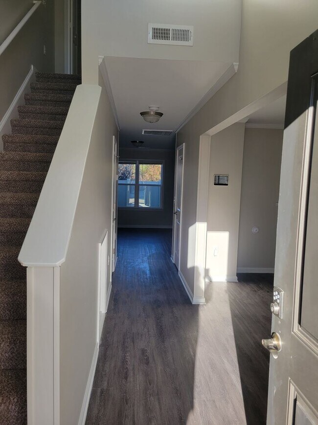 Building Photo - 247 Boyington Pl Rd