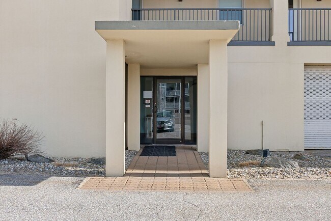 Foto del edificio - Fully Furnished Oceanfront 2 bed/2 bath