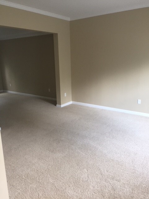 Foto del edificio - Simpsonville - 4BD+Bonus/2.5BA, 2425SF