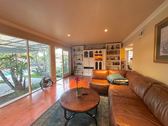 Beautiful 4 Bed / 3 Bath Home in Garden Grove For Rent - Beautiful 4 Bed / 3 Bath Home in Garden Grove For Rent