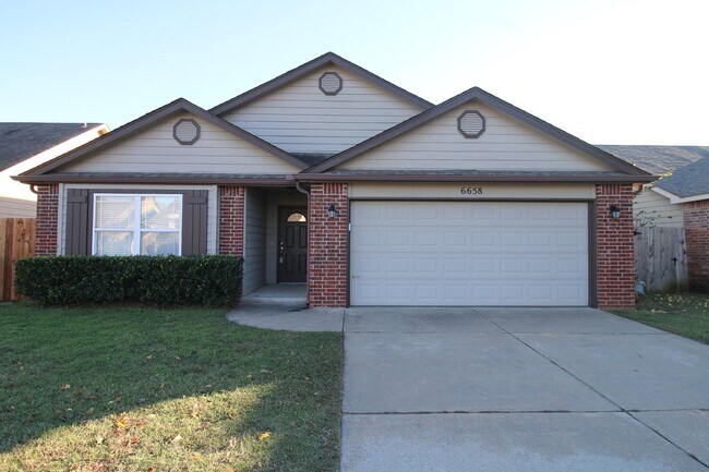 Building Photo - 3 Bed 2 Bath Rental in Bixby!