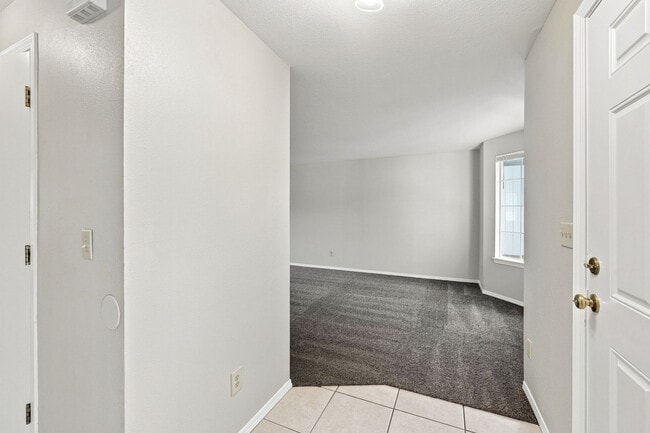 Building Photo - 15600 NE Noble St