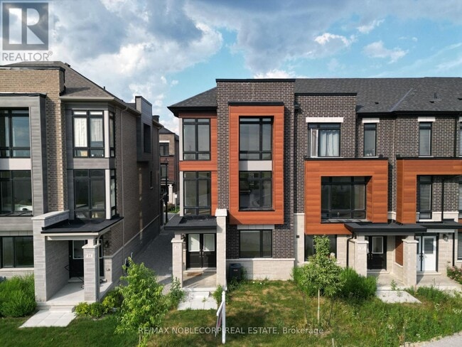 Building Photo - 31 Holyrood Cres