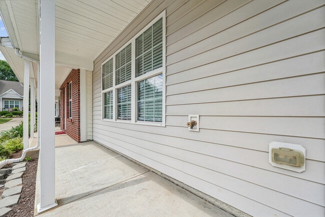 Building Photo - 7811 River Field Dr
