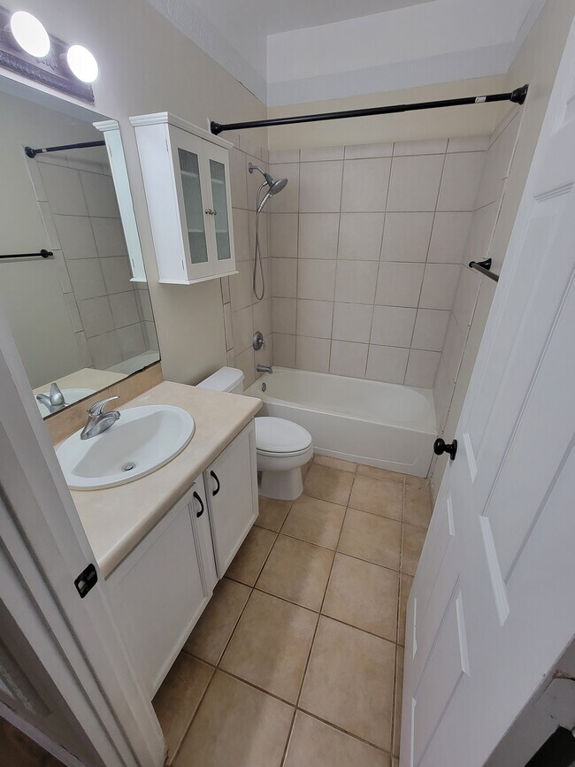 Building Photo - 705 Aster