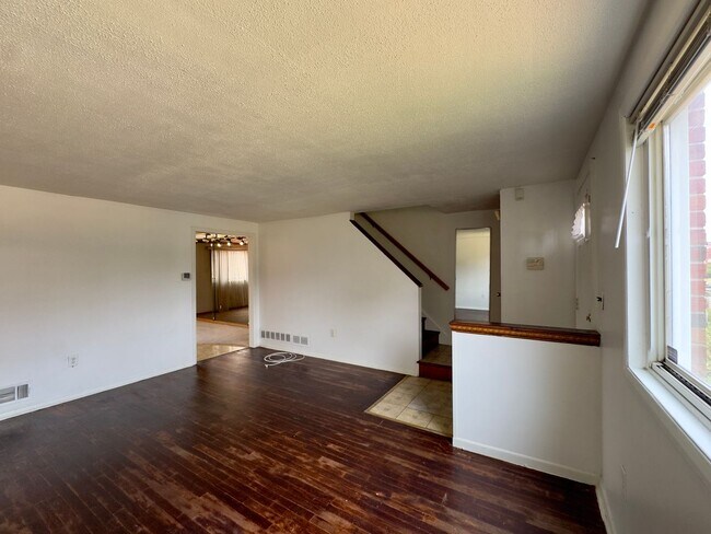 Building Photo - 5731 Denwood Ave