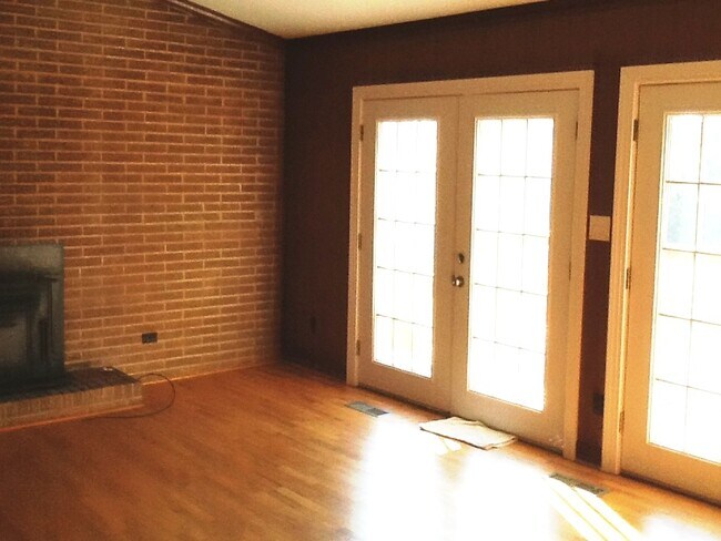 Foto del edificio - 670 Holly Springs Rd