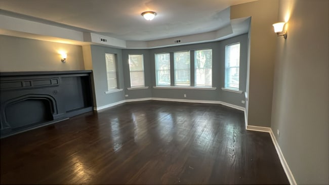 Building Photo - 8046 S Ellis Ave