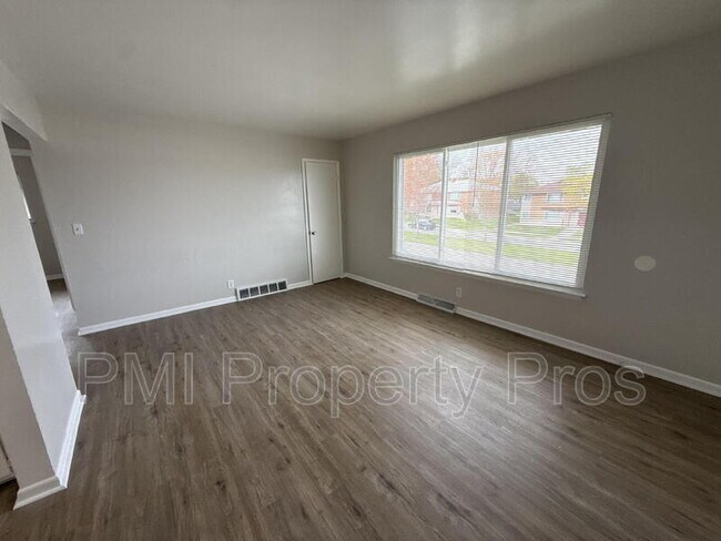 Foto del edificio - 7701 W Hampton Ave
