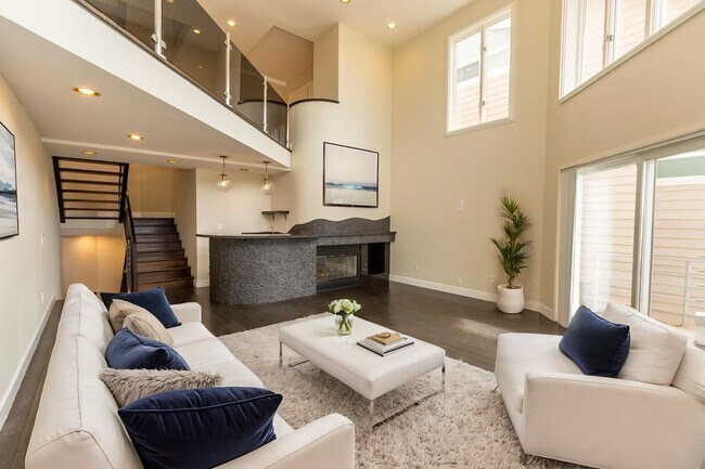 Building Photo - Fantastic Panoramic Ocean & Lagoon Views From All Levels Of This 3 Bed / 2.5 Bath!