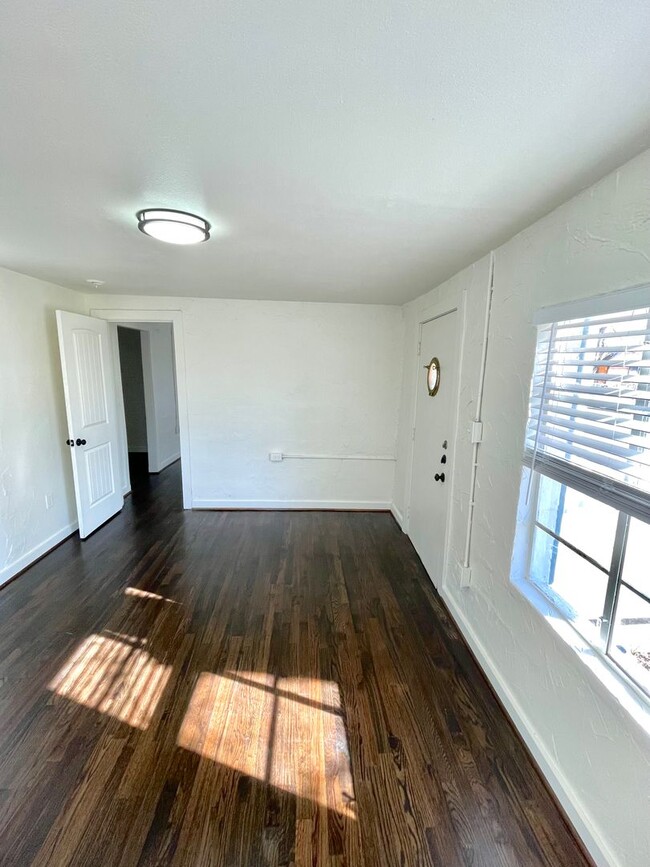 Foto del edificio - 3 Bed, 1 Bath House in West Dallas