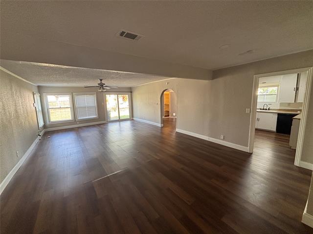 Foto del edificio - 7406 Llano Ave