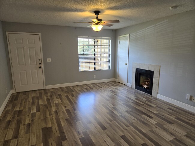Building Photo - 370 Lake Placid Ct