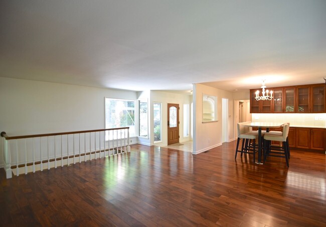 Foto del edificio - Lake Forest Park Four Bedroom