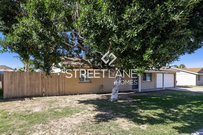 Building Photo - Lovely 3 Bedroom with Pool!