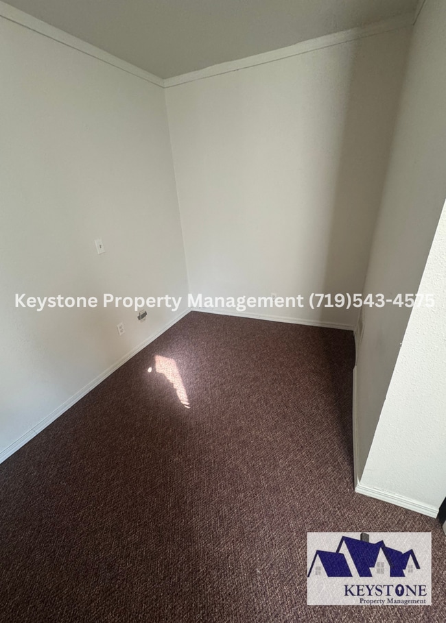 Building Photo - $550 Off Move In Special! Fresh Paint/New ...