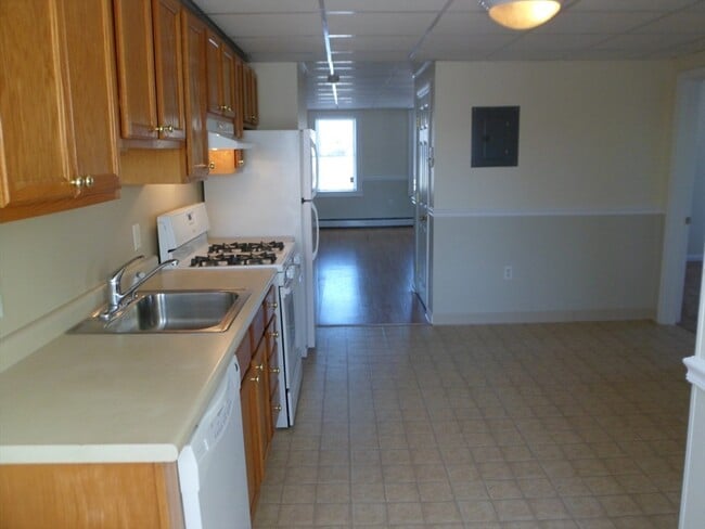 Building Photo - 227 Standish Ave