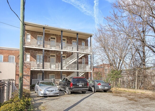 Building Photo - 1124 Hull St