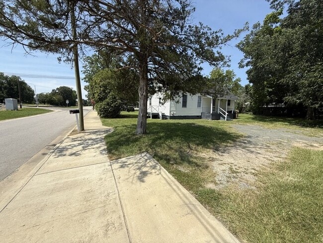Foto del edificio - 3 bd 2 ba House