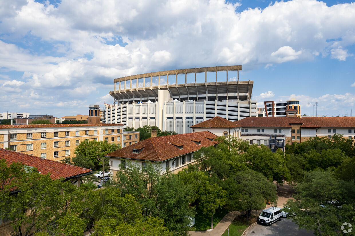 Building Photo - Roberts Residence Hall