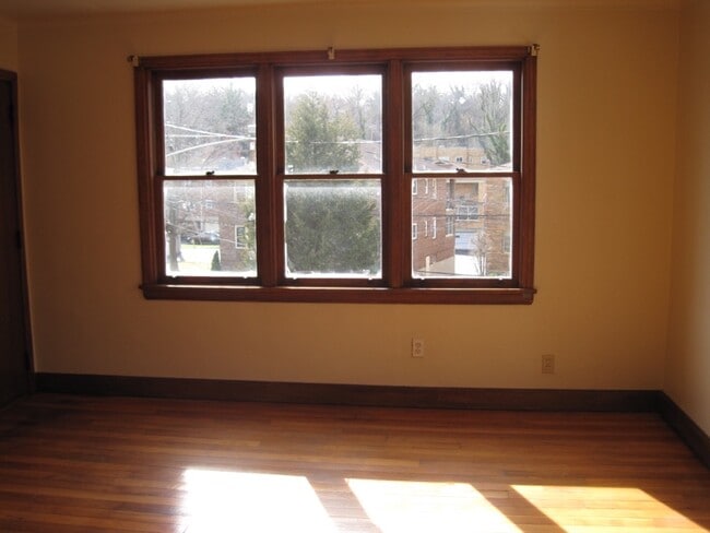 Building Photo - 35 Merzen Ct