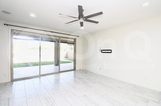 Foto del edificio - 230 E Wisteria Dr