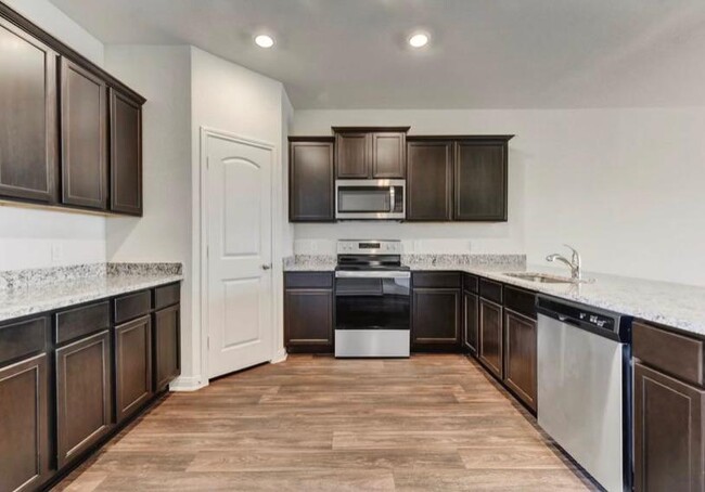 Kitchen Area - 14919 Harbor Lndg