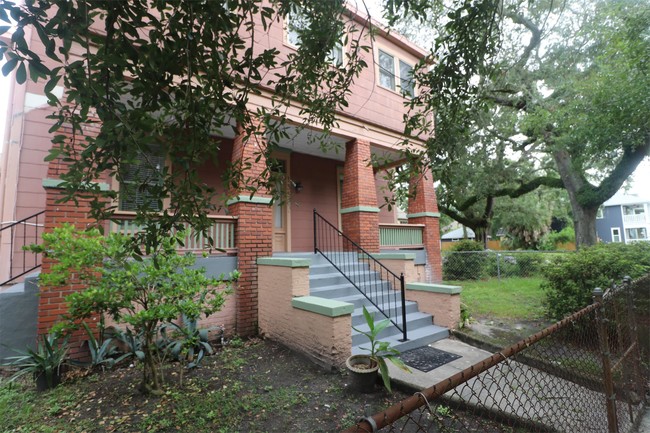 Building Photo - 1352 N Liberty St