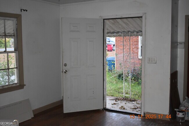 Building Photo - 3189 Somerset Dr