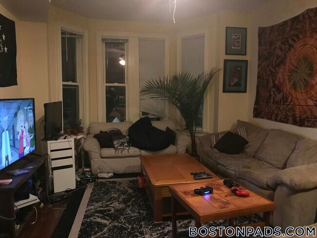 Foto del edificio - 731 Parker St