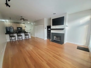 Building Photo - 931 N Racine Ave