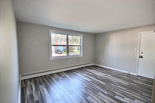 Building Photo - 69 8 St