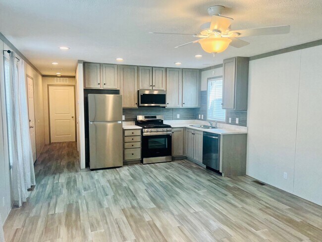 Foto del edificio - 300 Forrest Ave