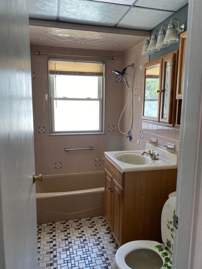 Building Photo - 20 Gilbert St