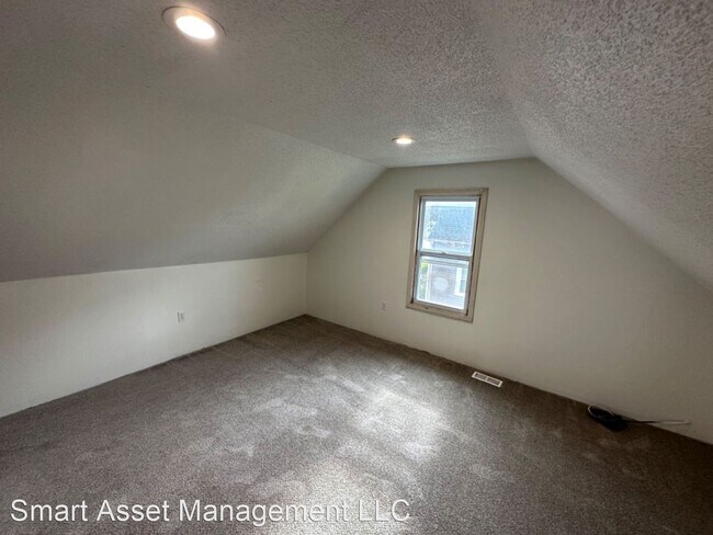 Building Photo - 3 br, 1 bath House - 5035 N 27th St.