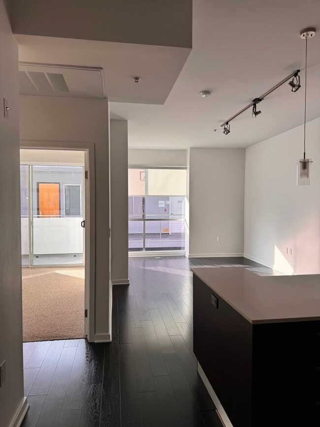 Interior Photo - 801 North