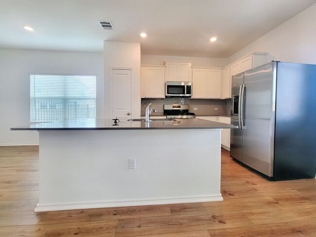 Foto del edificio - 7232 Dancing Wind Ln