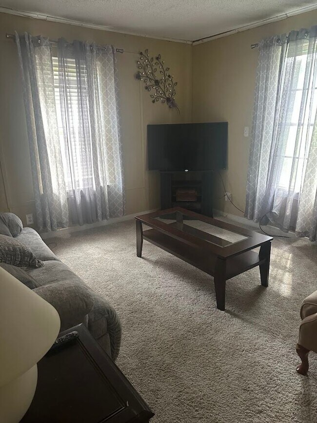 Foto del edificio - Refurbished - 3 bdrm 1.5 bath