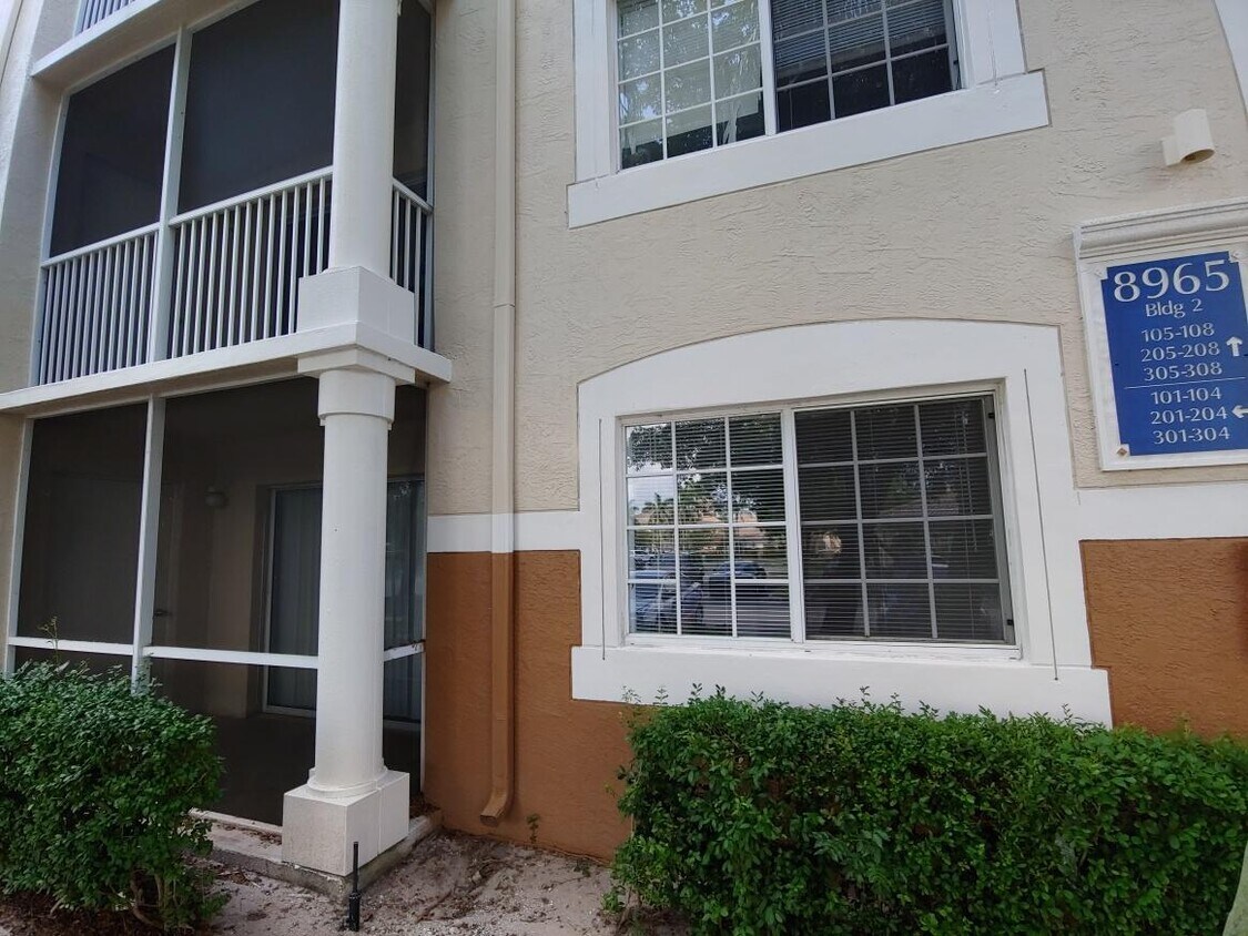Foto principal - 8965 Okeechobee Blvd