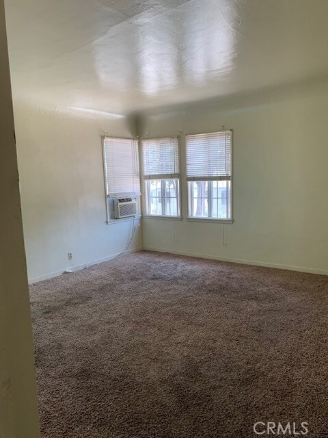 Building Photo - 709 W Glendon Way